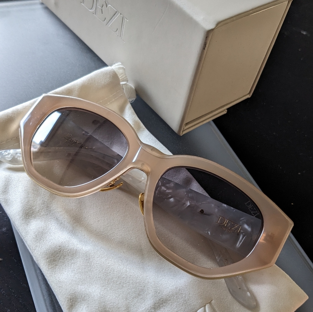 Dezi Charge It Naked Pearl